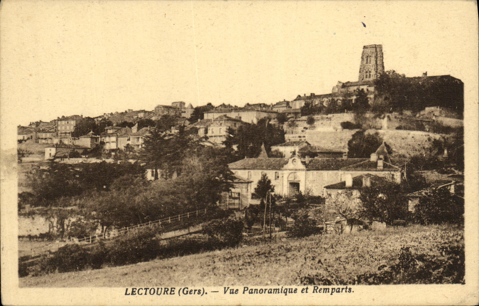 Lectoure (Gers) — Vue Panoramique et Remparts