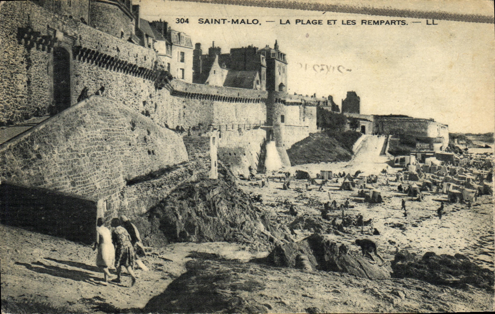 Saint-Malo — La plage et les remparts — LL