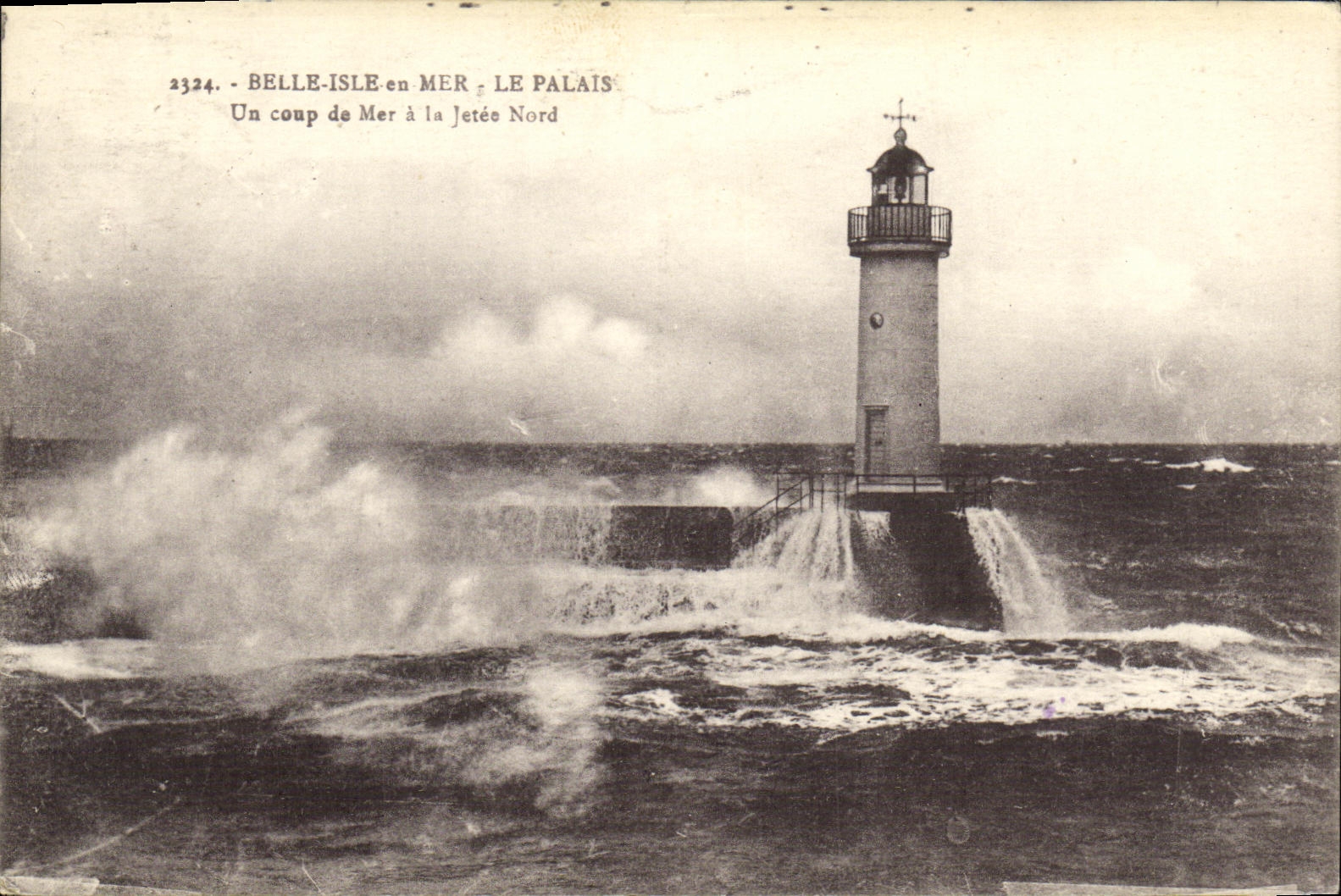 Belle-Île-en-Mer - Le Palais - Un coup de mer à la jetée Nord