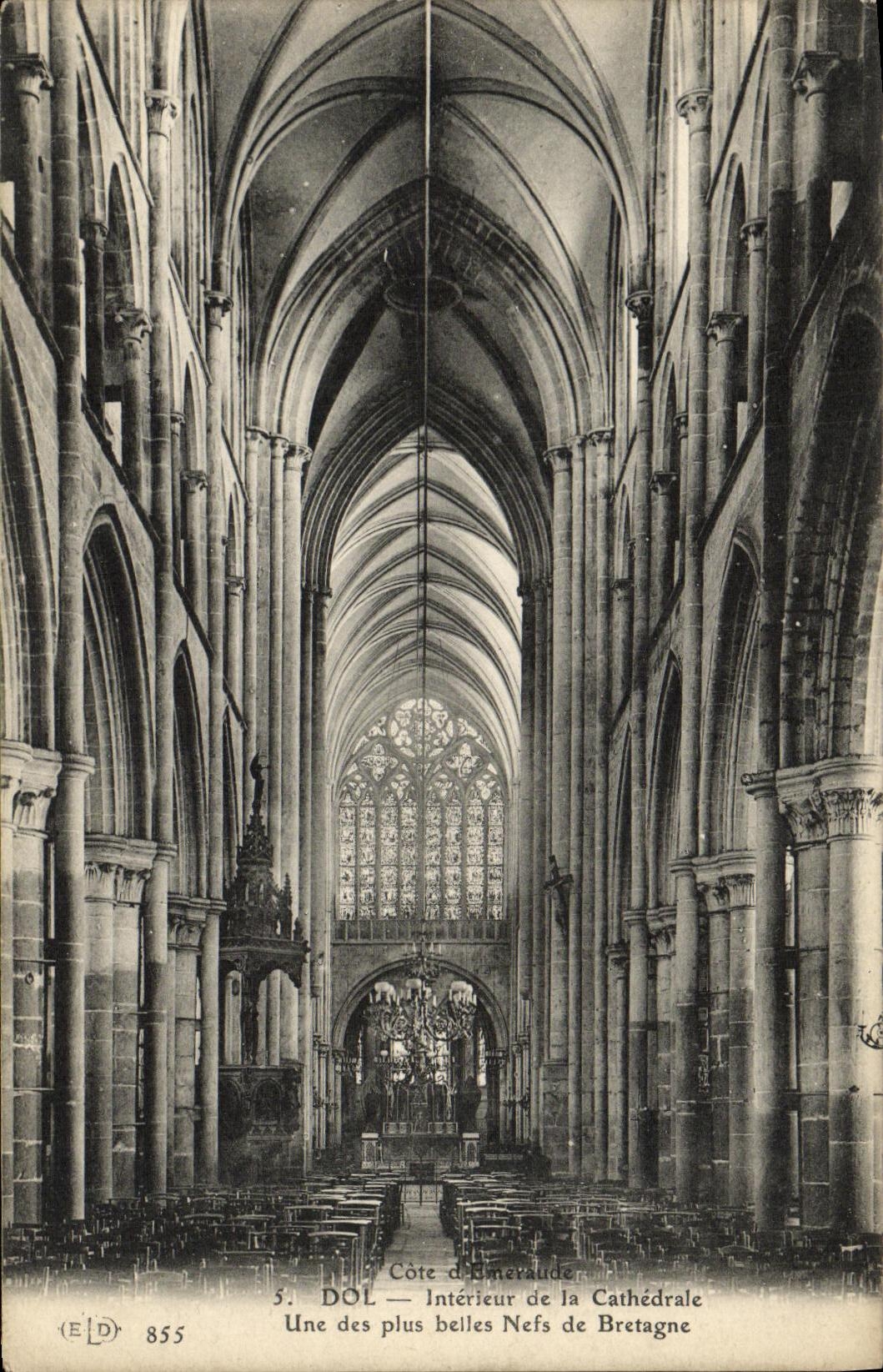 DOL — Intérieur de la Cathédrale — Une des plus belles Nefs de Bretagne
