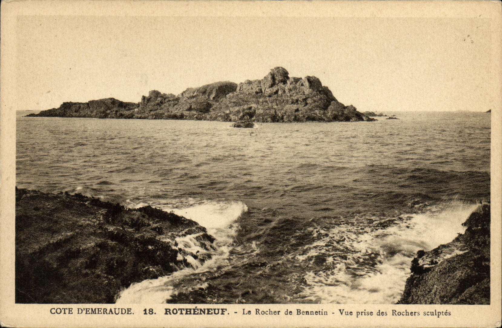 Côte d'Émeraude. 18. Rothéneuf — Le Rocher de Bennetin — Vue prise des Rochers sculptés