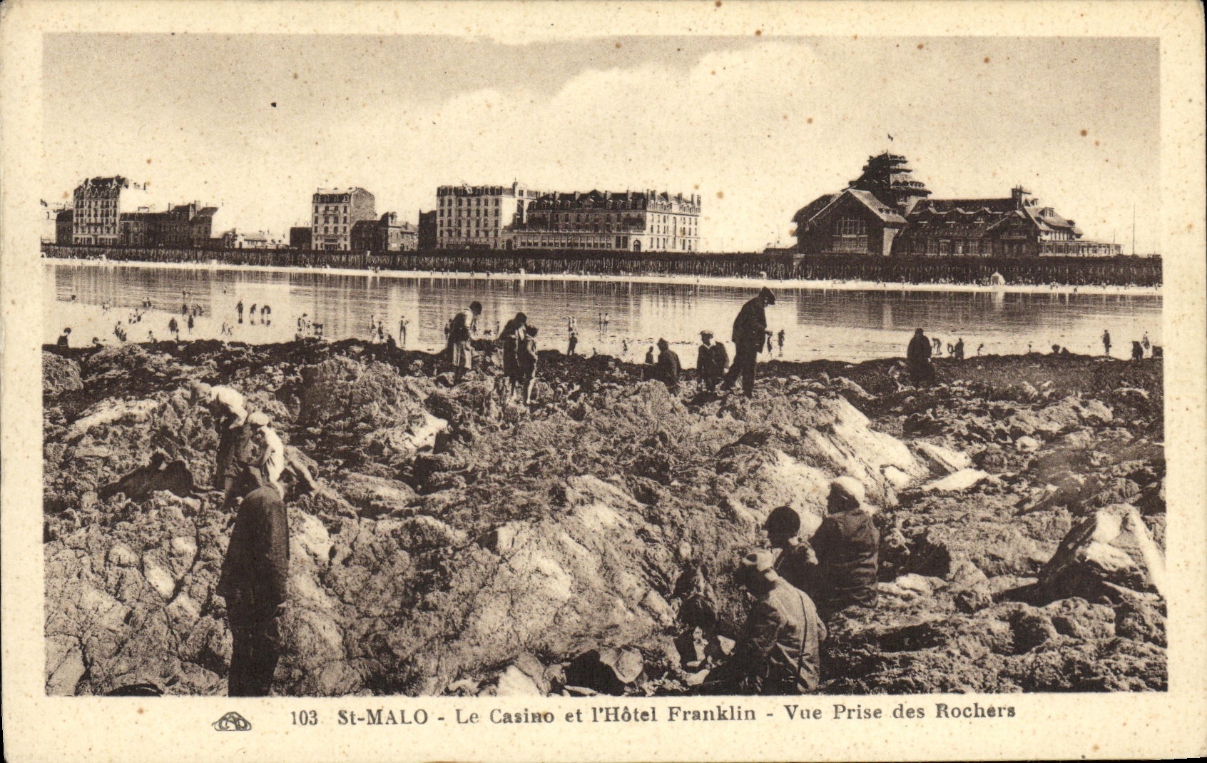 St-Malo - Le Casino et l'Hôtel Franklin - Vue prise des Rochers