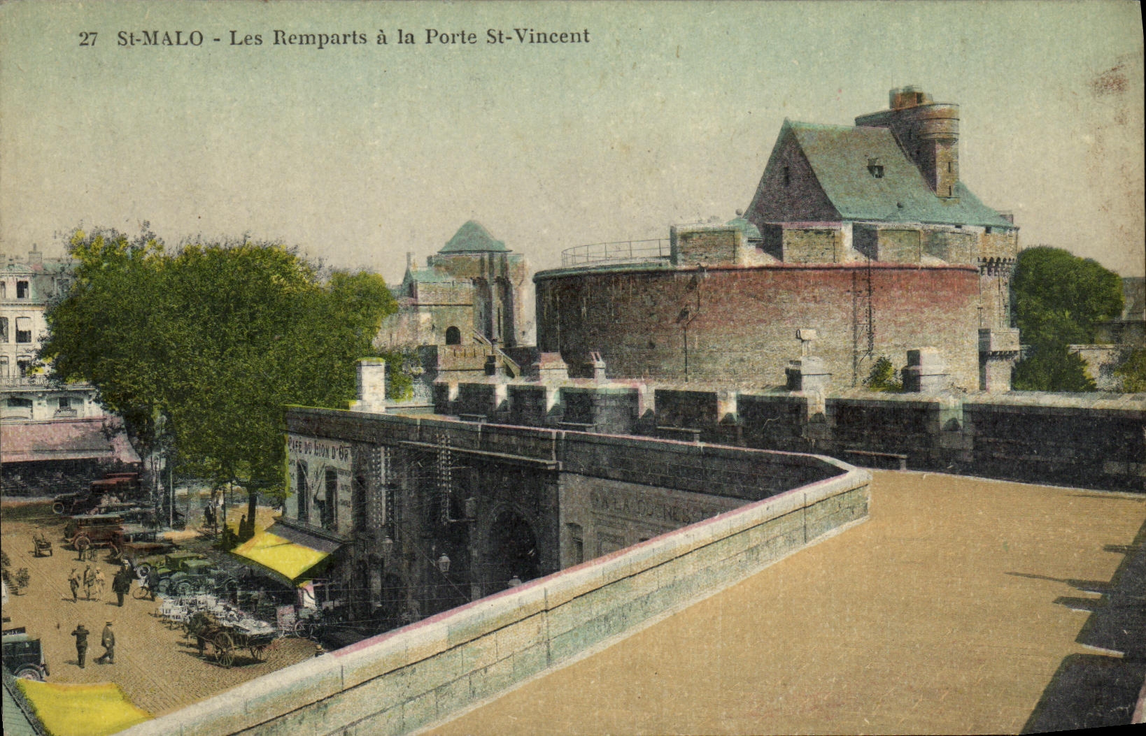 CPA Saint Malo Les remparts a la porte St Vincent