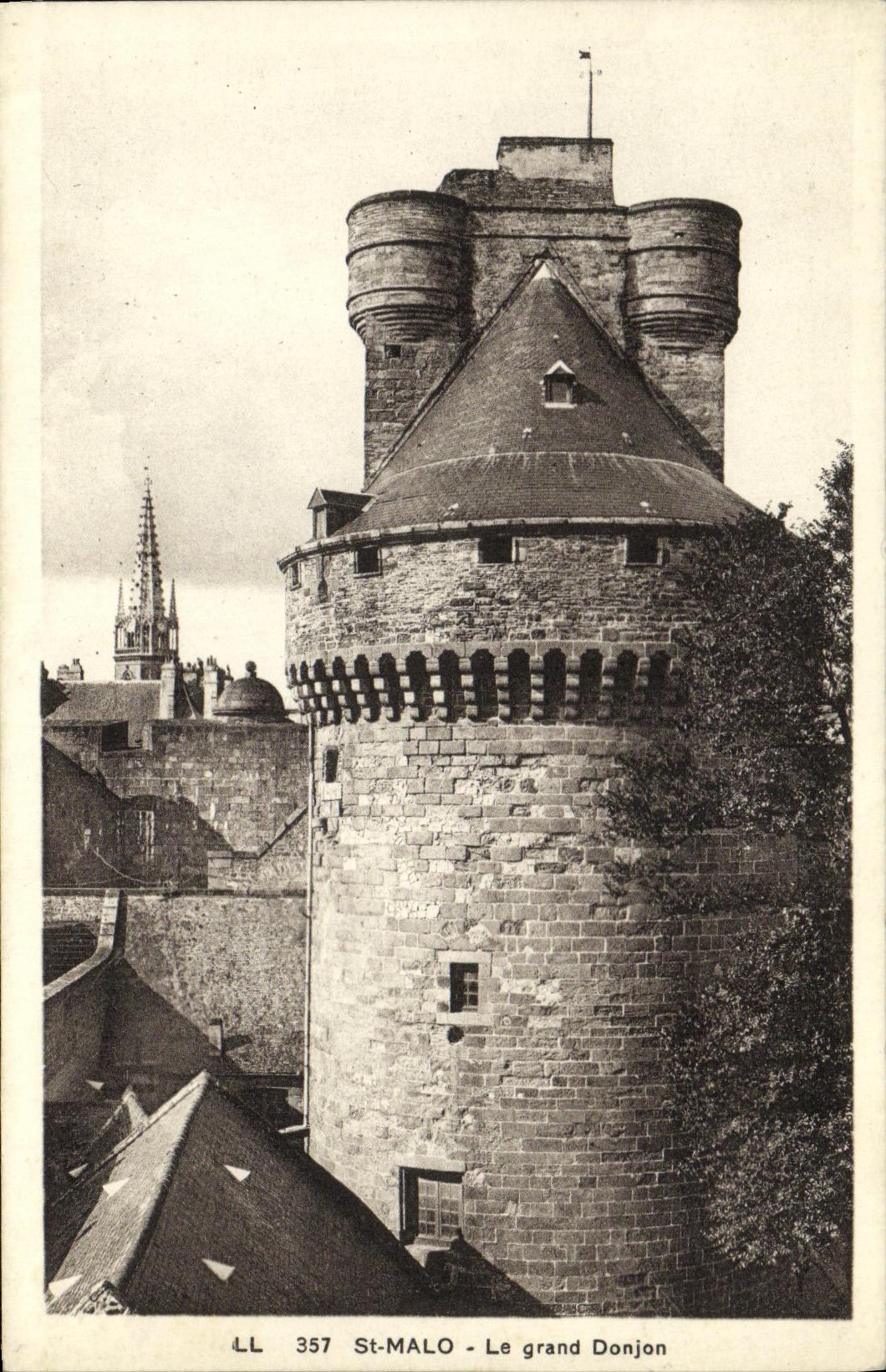 St-Malo - Le grand Donjon — LL 357 — éditeur LL