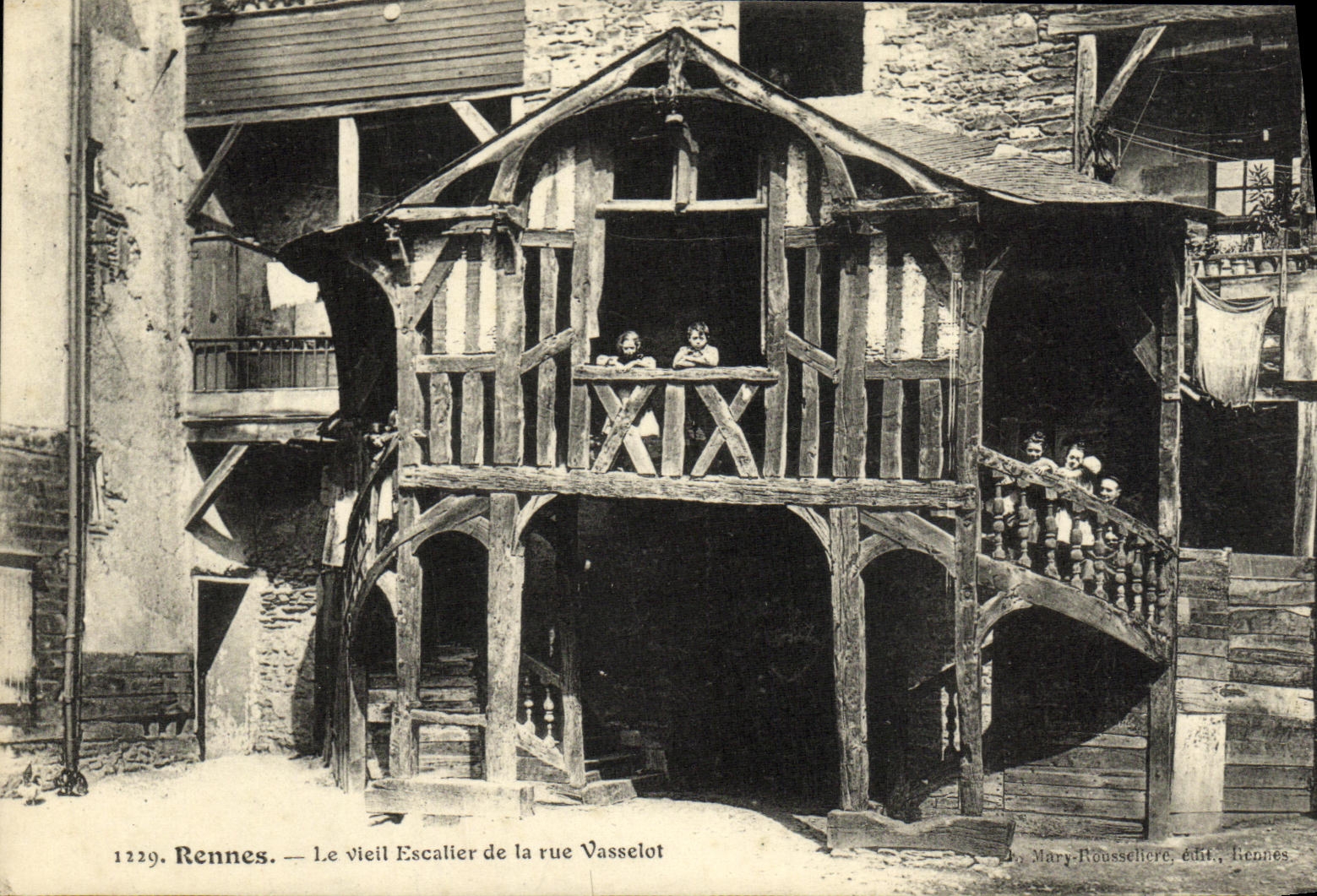 Le vieil Escalier de la rue Vasselot — Rennes — Mary-Rousselliere, édit., Rennes