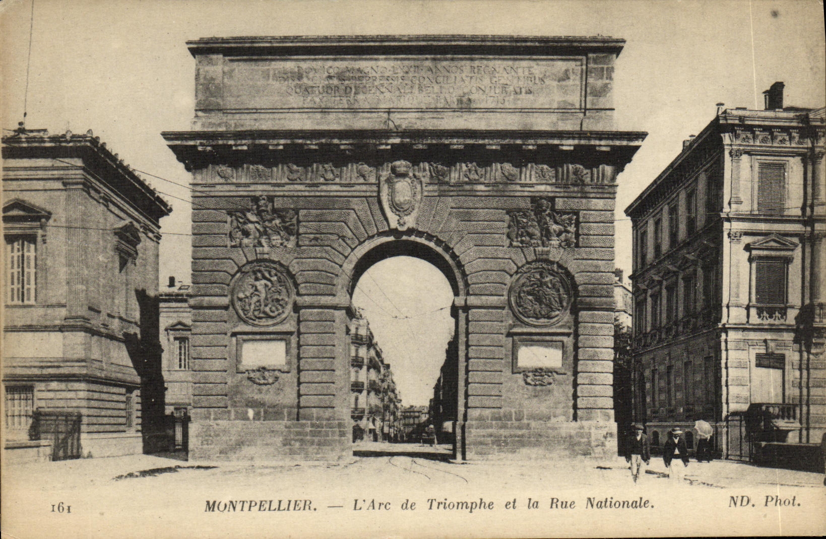 Montpellier — L'Arc de Triomphe et la Rue Nationale — ND. Phot.