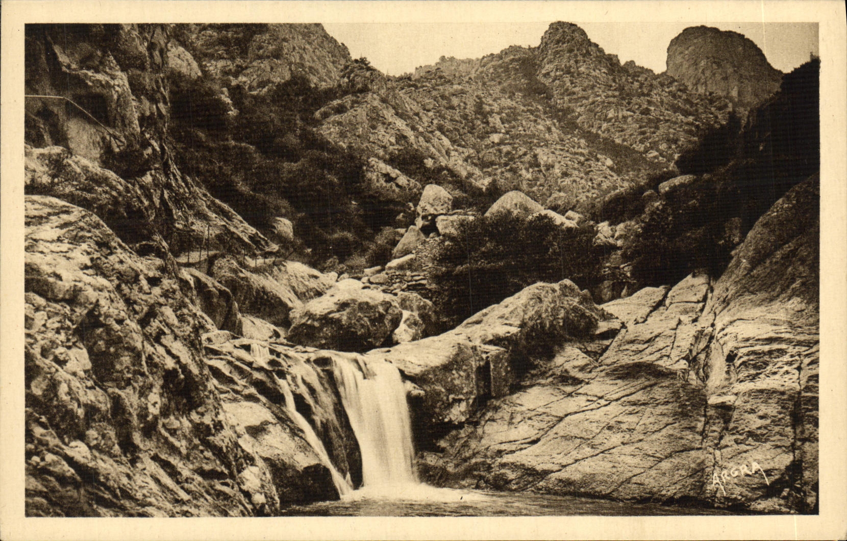Gorges de Colombières-sur-Orb — site sauvage — Les Arts Graphiques, Toulouse