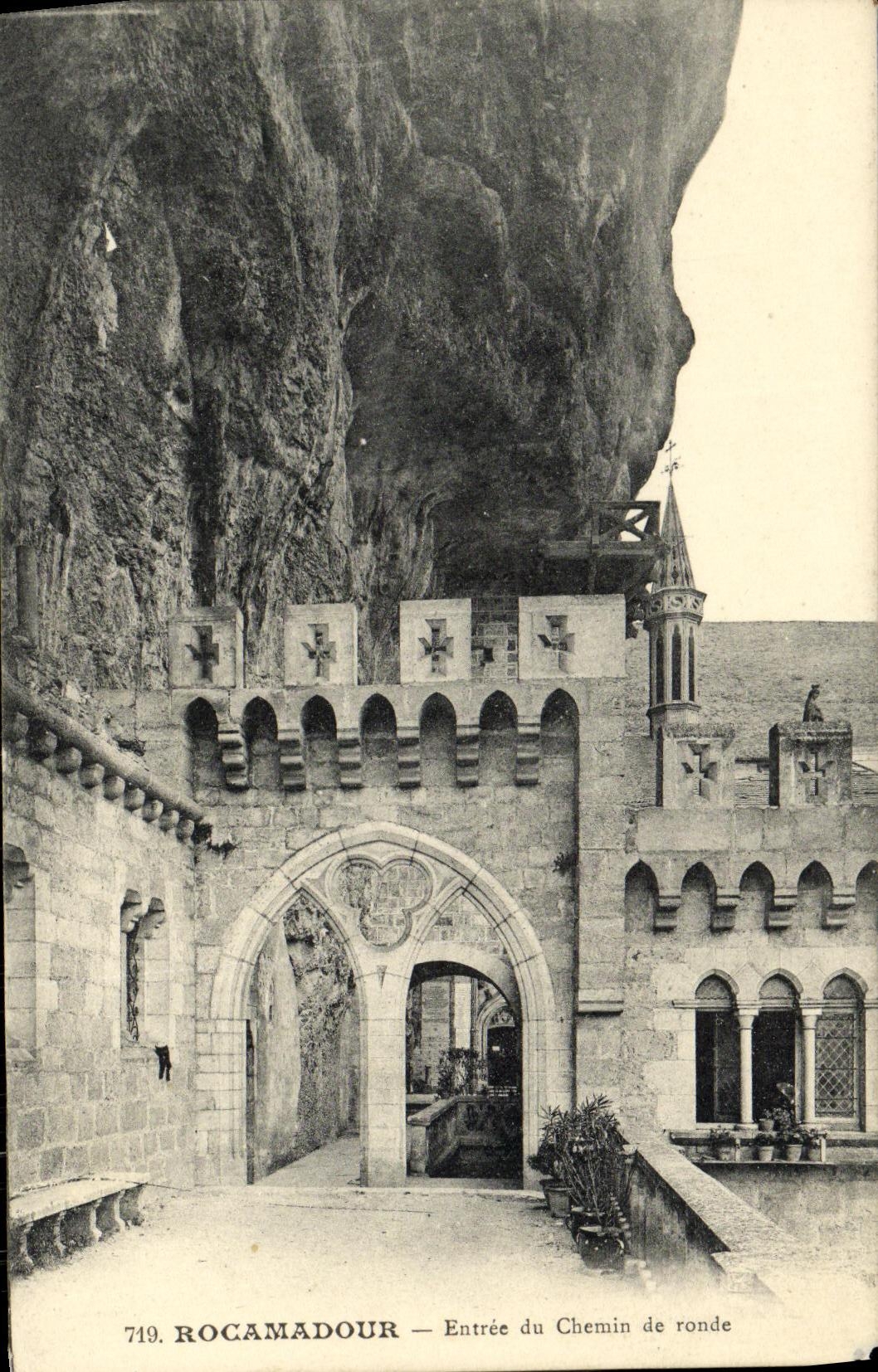 Rocamadour — Entrée du Chemin de ronde — Éditeur CPAPHIL, n° 749