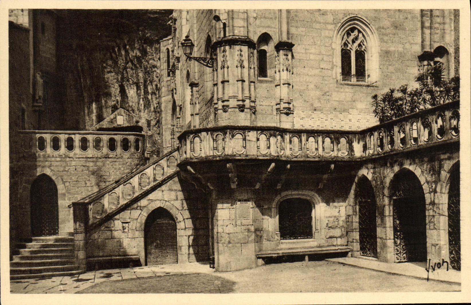 Rocamadour (Lot) — Le Parvis, l'Escalier de la Chapelle Miraculeuse — Éditions d'Art Yvoh, Paris