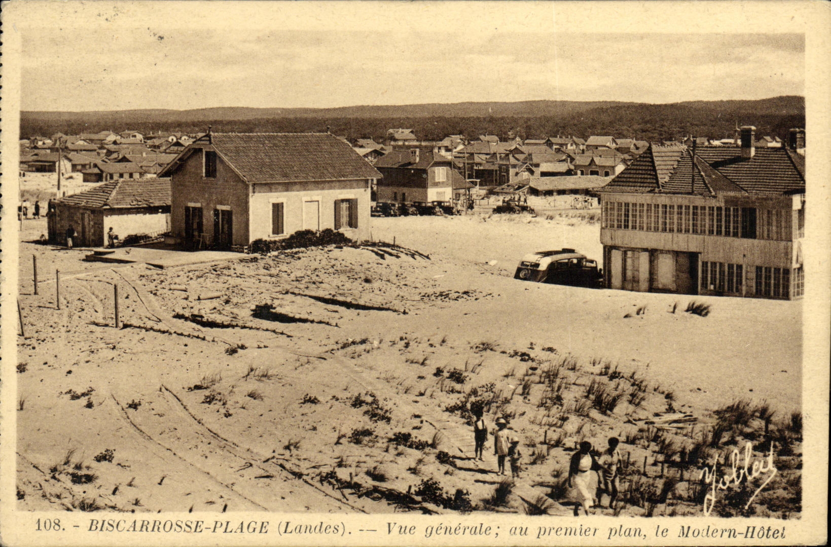 CPA Biscarrosse Plage Vue generale au premier plan le Modern Hotel