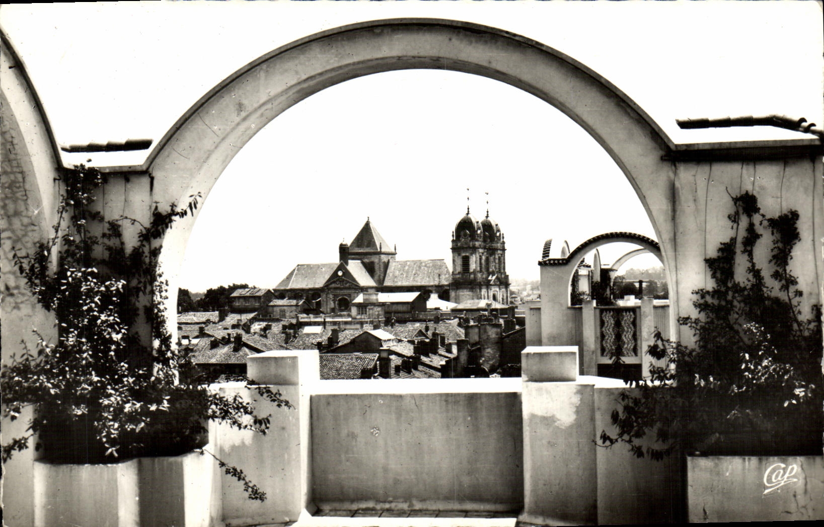 Dax - L'Église Notre-Dame — prise du « Splendid-Hôtel » — C.A.P. (62) Paris