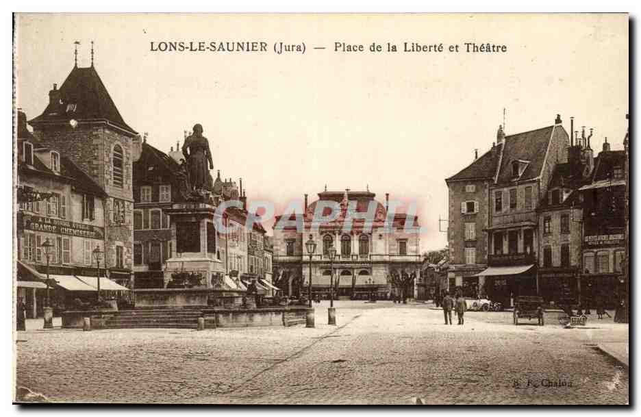 Lons-le-Saunier (Jura) — Place de la Liberté et Théâtre