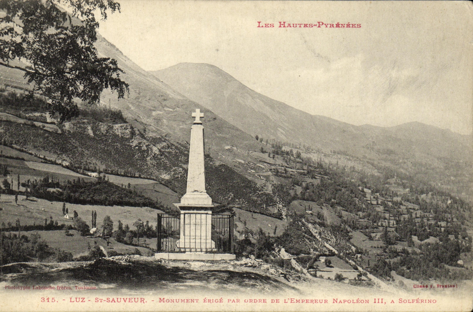 CPA Les Hautes Pyrenees Luz St Sauveur Monument erige par ordre de l empereur Napoleon III a Soflerino
