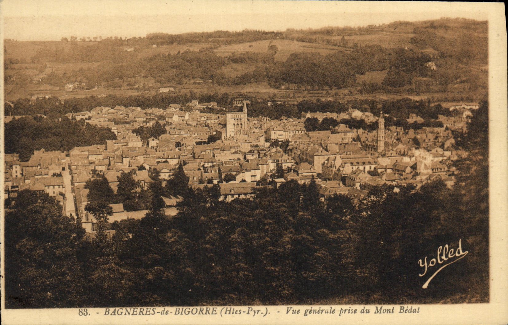 Bagnères-de-Bigorre (Hautes-Pyrénées) — Vista general tomada desde el Mont Bédat — Yolled