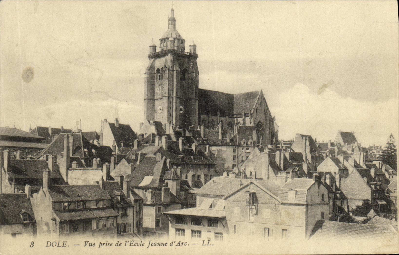 Dole — Vue prise de l'École Jeanne d'Arc — LL.