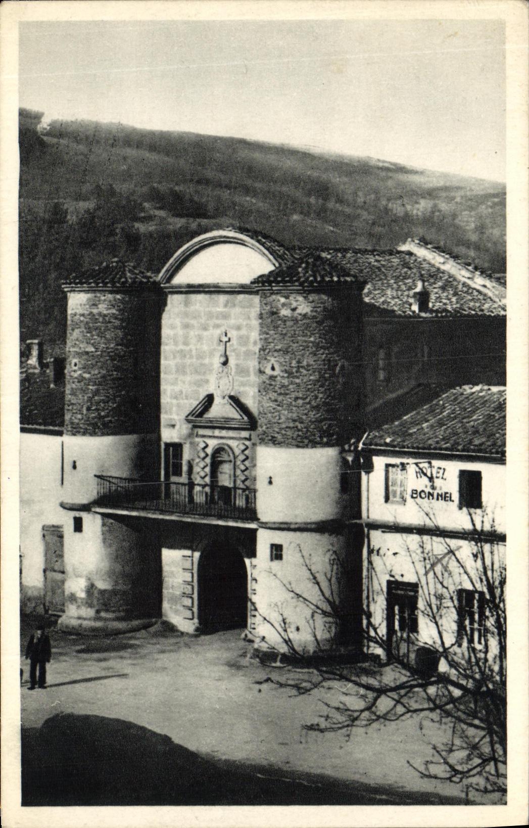 CPA Sainte Croix en Jarez Entree Monumentale de la Chartreuse Hotel Bonnel