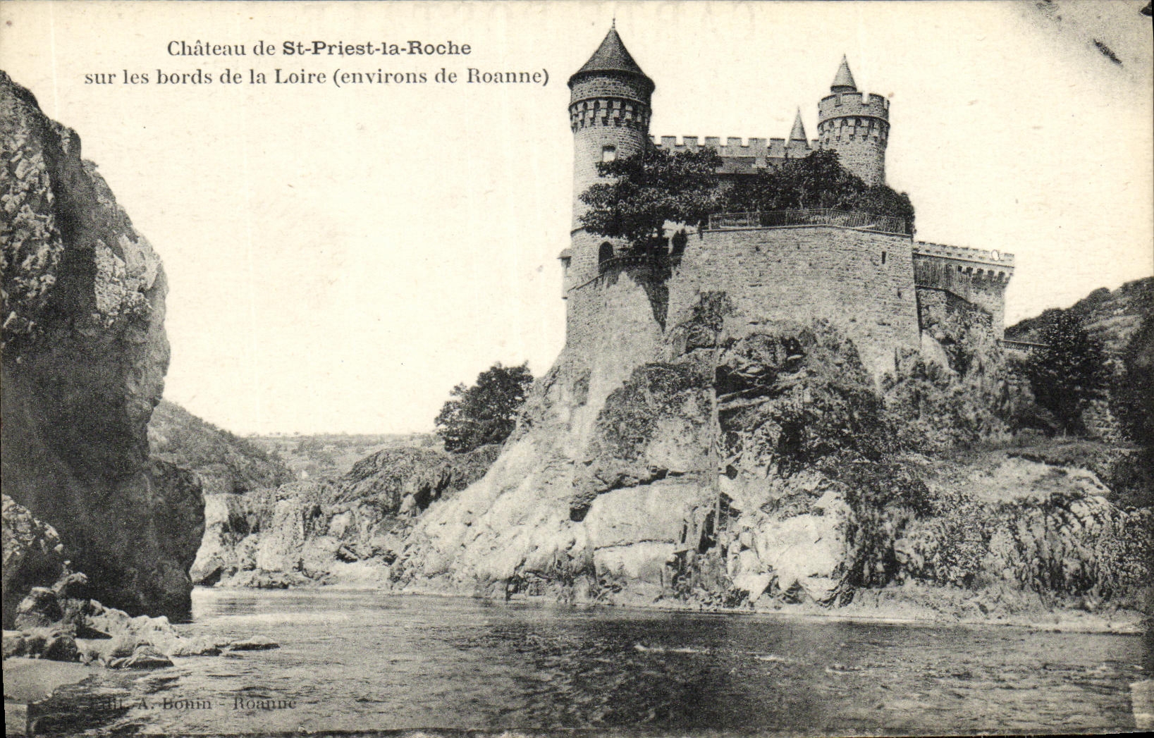 CPA Chateau de St Priest la Roche sur les bords de la Loire Environs de Roanne