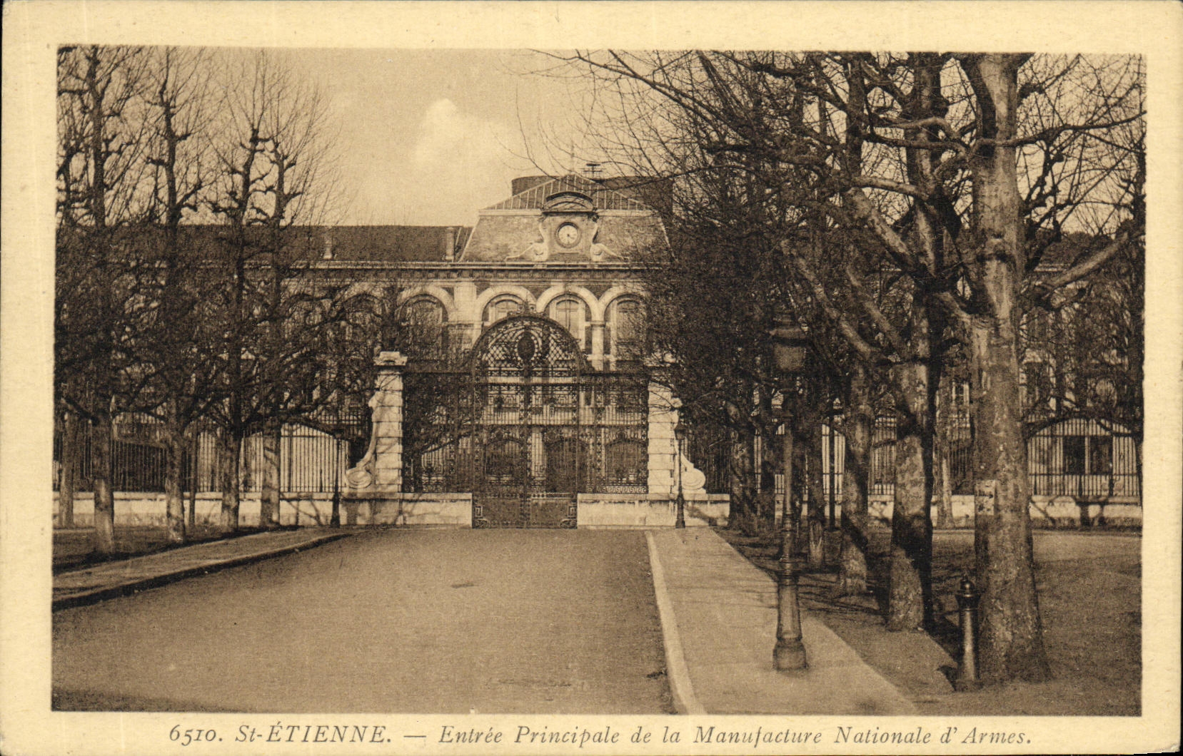 St-ÉTIENNE — Entrée Principale de la Manufacture Nationale d'Armes — Éditeur Rivière (Charente, Pons)