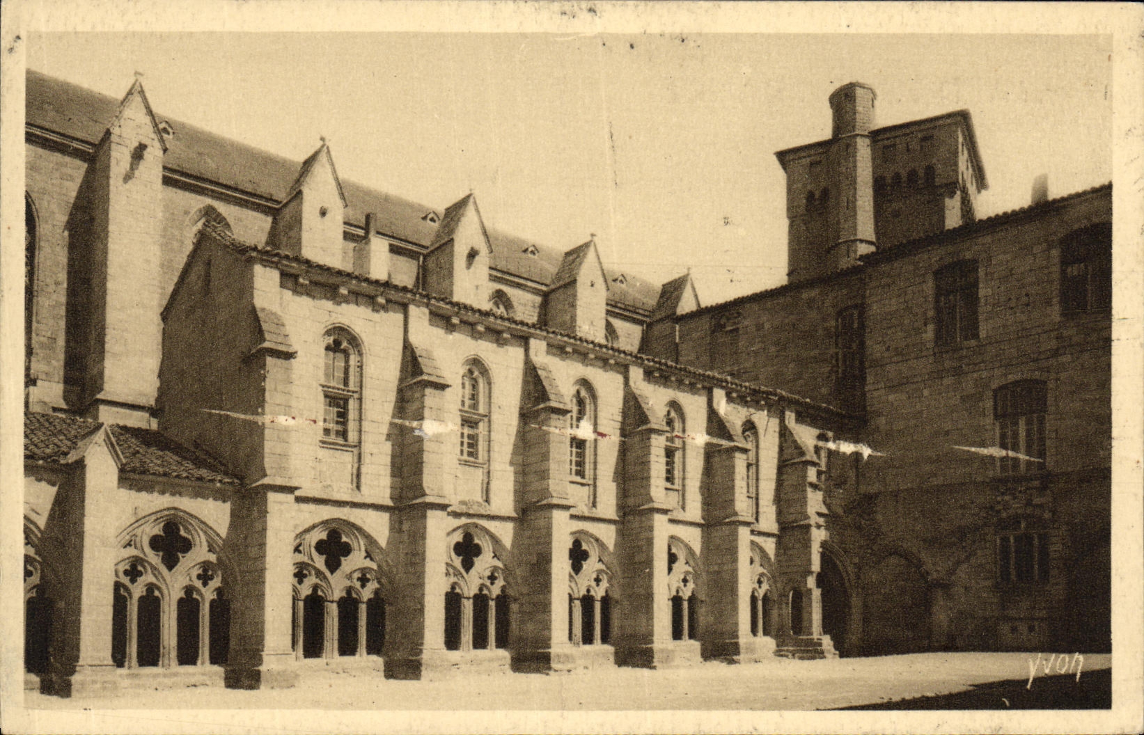 CPA La Chaise Dieu L Abbaye La Cour du Cloitre