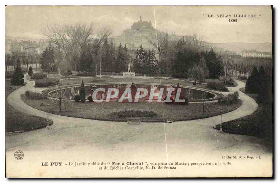 CPA Le Puy Le jardin public du Fer a cheval vue prise du musee