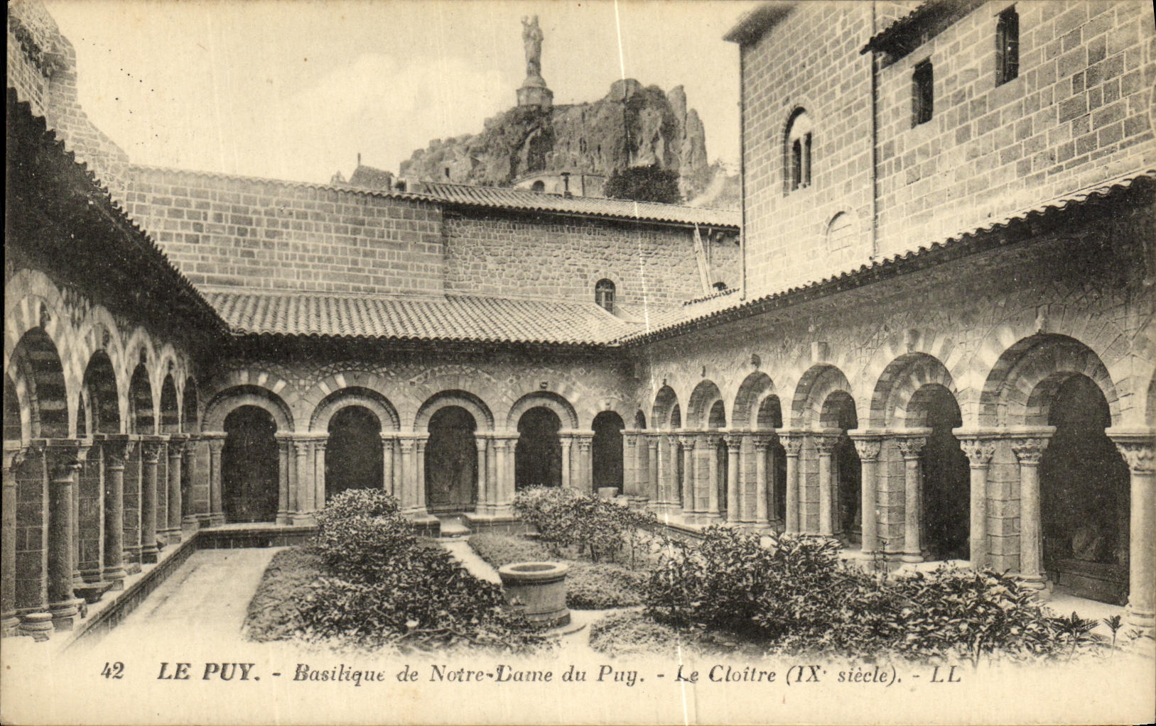 CPA Le Puy Basilique de Notre Dame du Puy Le cloitre