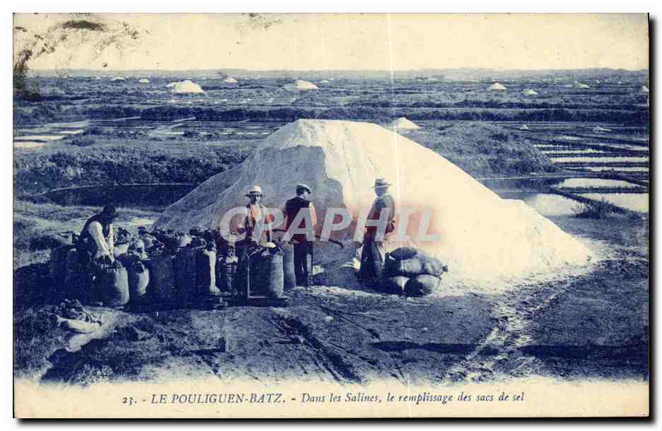 CPA La Pouliguen Batz Dans Les Salines Le remplissage des sacs de sel