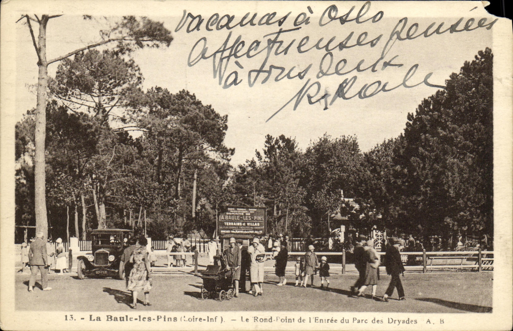 CPA La Baule les Pins Le Rond point de l entree du parc des Dryades