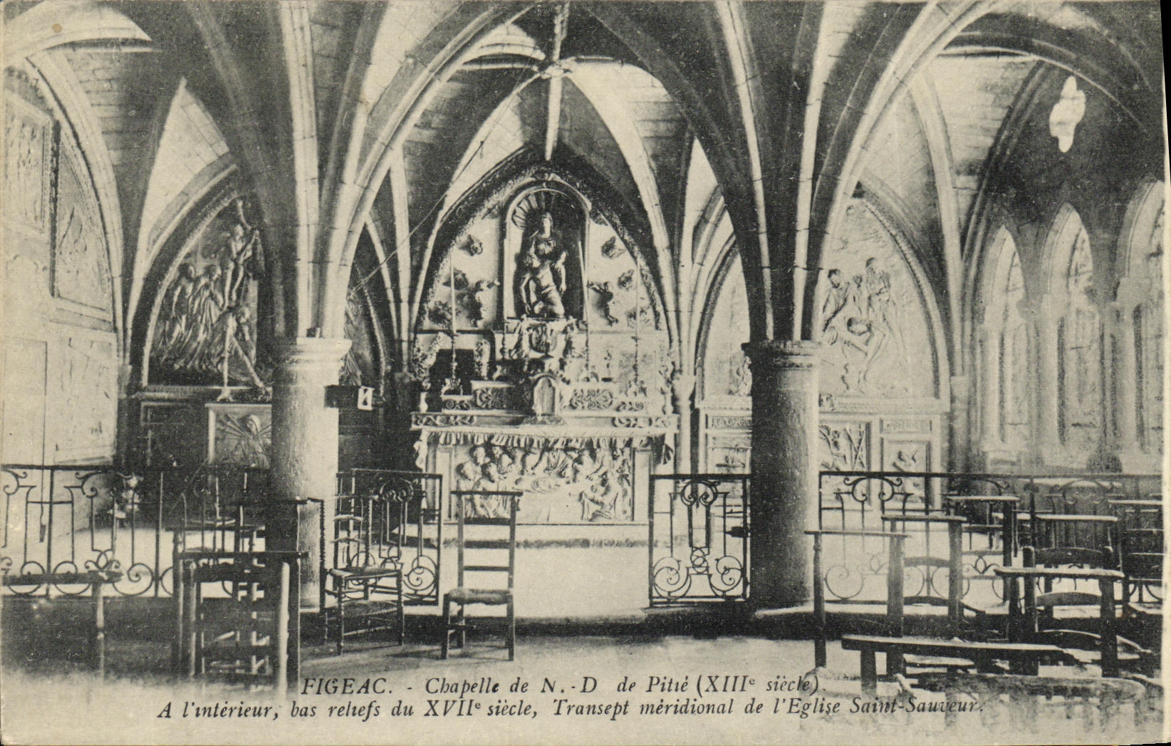 Figeac - Chapelle de N.-D. de Pitié (XIIIe siècle) — A l'intérieur, bas-reliefs du XVIIe siècle, Transept méridional de l'Église Saint-Sauveur