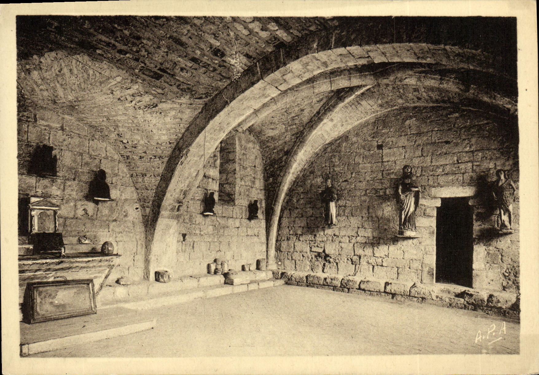Vallée du Célé - 3. MARCILHAC (Lot) - Abbaye - Intérieur de la Salle Capitulaire (Monument Historique XIIe s.) — Les Cartes A.P.A. — Édition DELMAS, Marcilhac