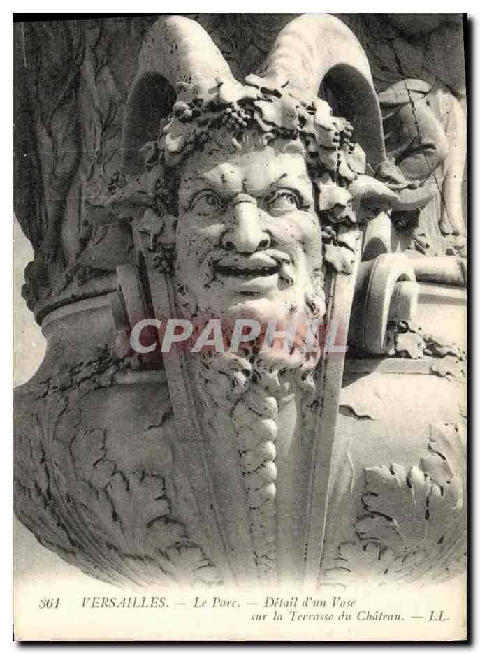 Versailles — Le Parc — Détail d'un Vase sur la Terrasse du Château — LL. — n° 361