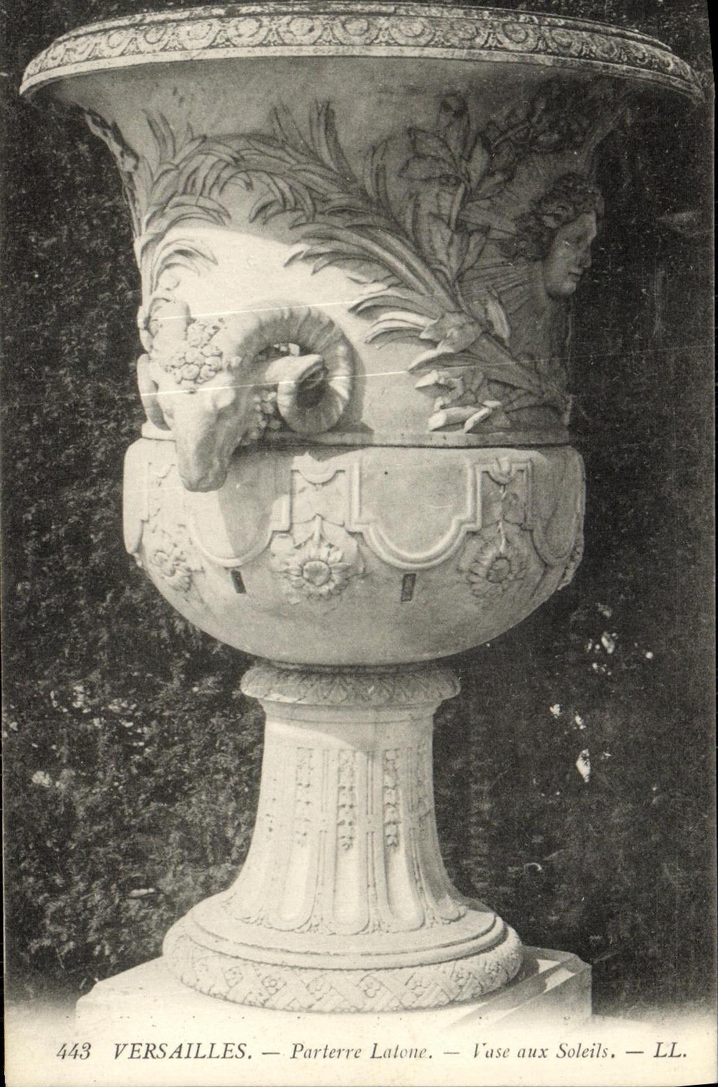 Versailles — Parterre Latone — Vase aux Soleils — LL. n°443