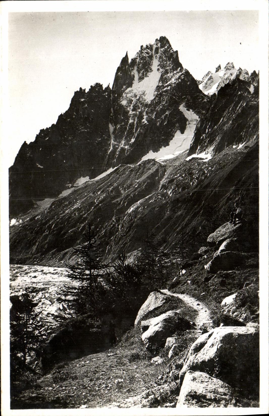 CPA Chamonix Les Grands Charmoz et l aiguille Blaitiere