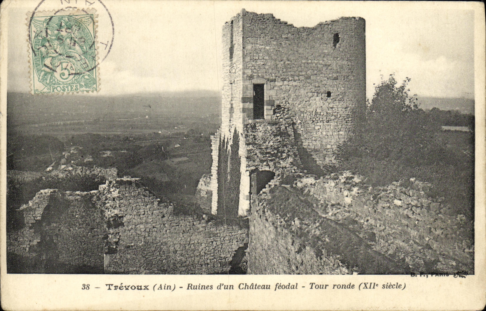 CPA Trevoux Ruines d un Chateau feodal Tour ronde 