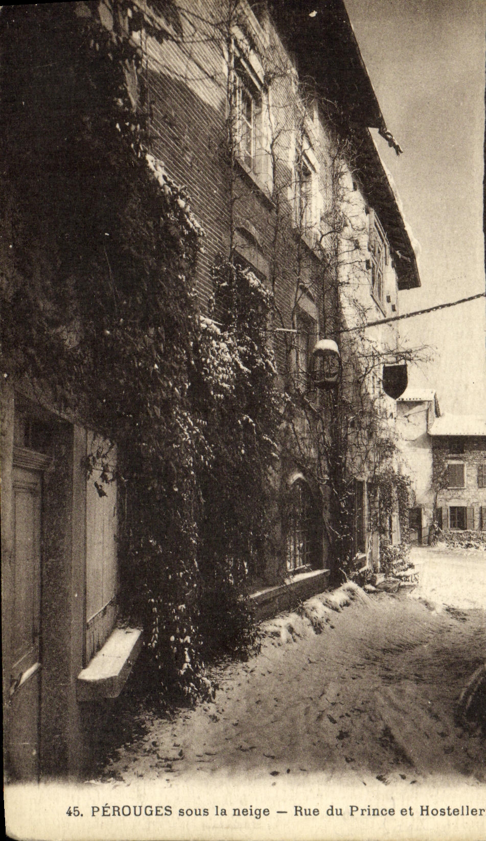 CPA Perouges Sous la Neige Rue Du Prince et Hostellerie