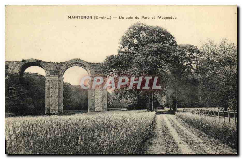 CPA Maintenon Un Coin du Parc et l Acqueduc