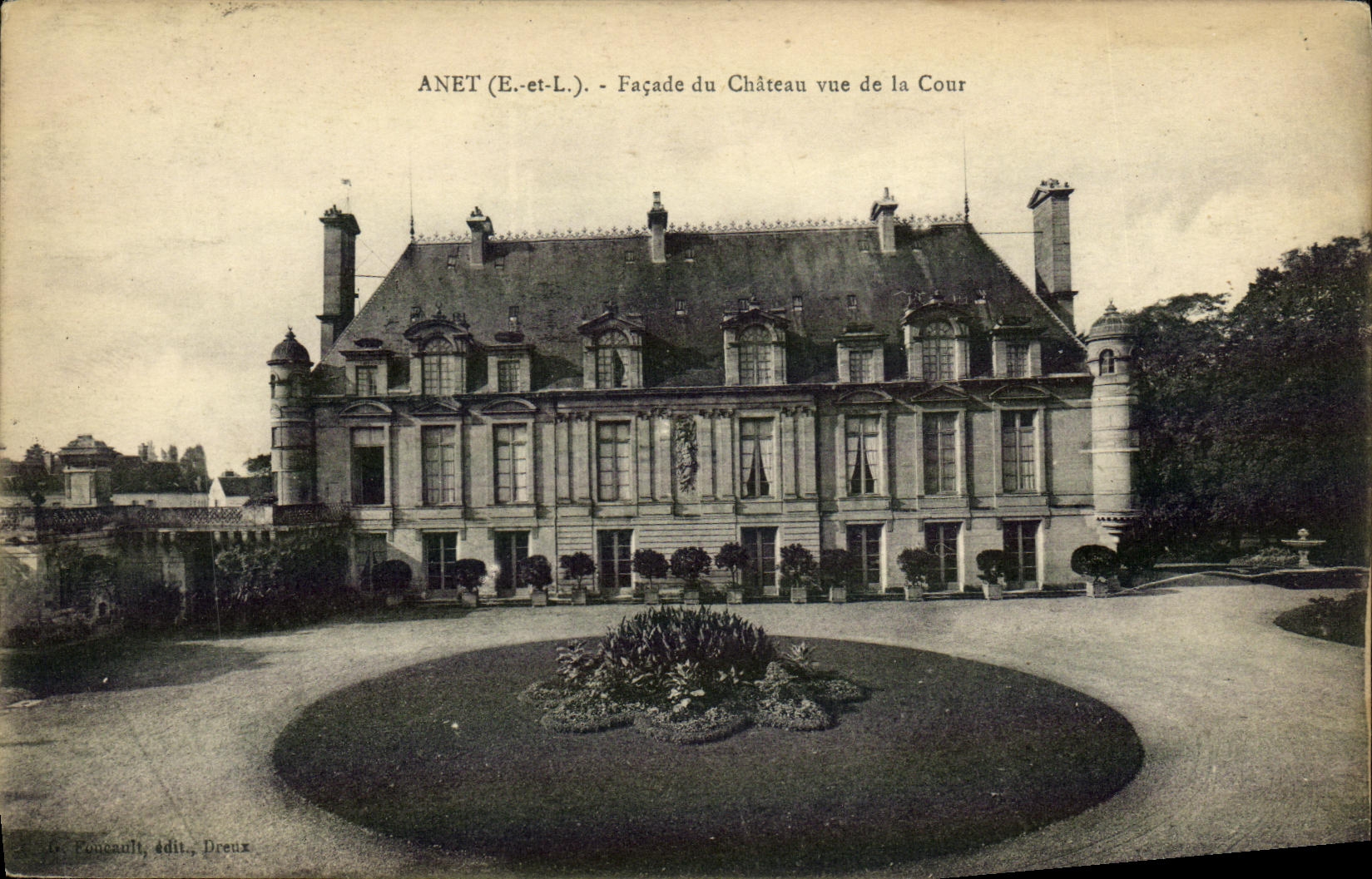 Anet (E-et-L.) - Façade du Château vue de la Cour — G. Poncault, édit. Drenz