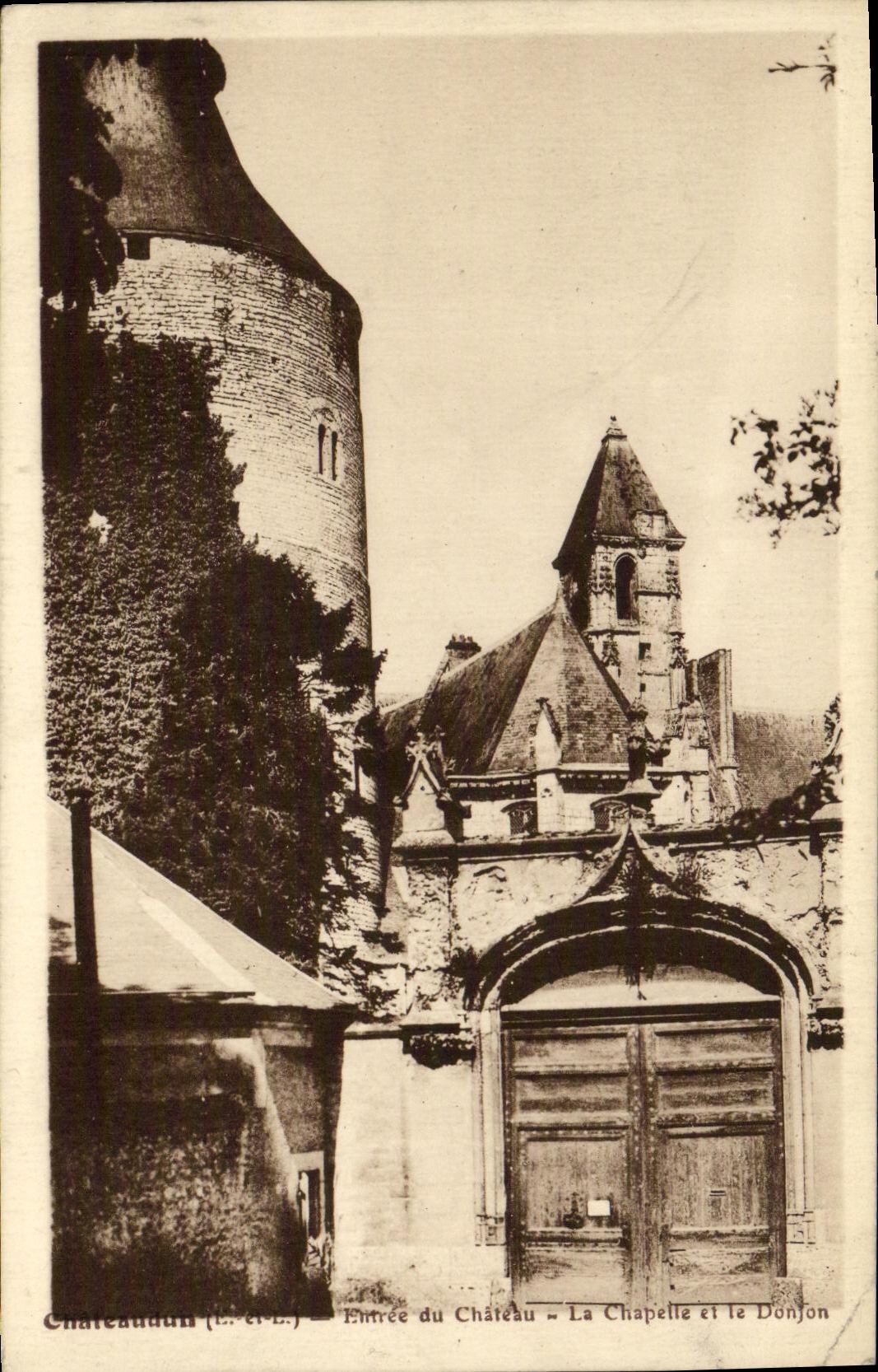 CPA Chateaudun Le Chateau la chapelle et le donjon 