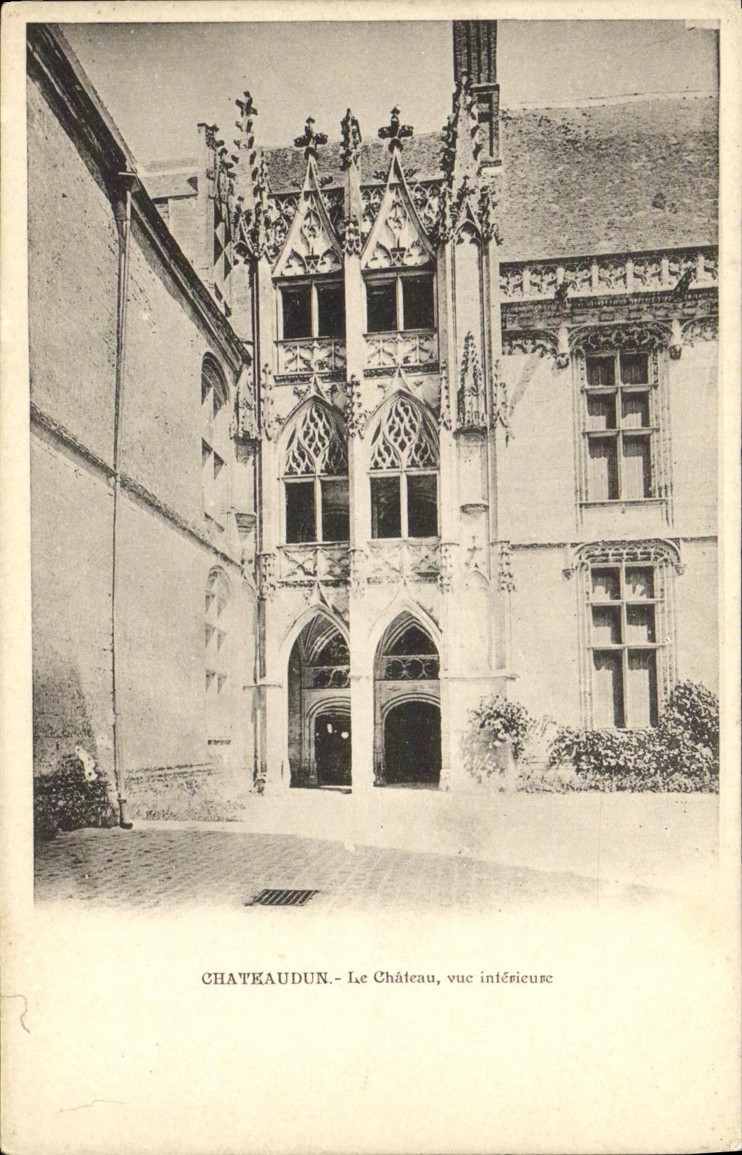 Châteaudun - Le Château, vue intérieure — éditeur non identifié, n° de série non visible
