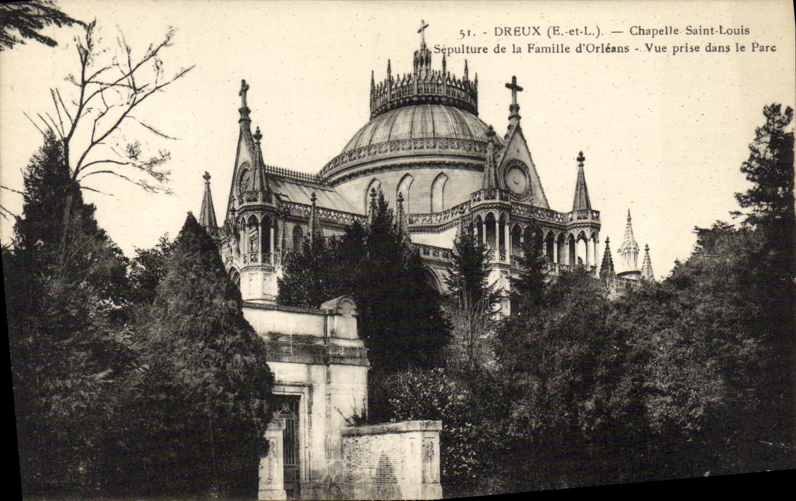 Dreux (E.-et-L.) — Chapelle Saint-Louis — Sépulture de la Famille d'Orléans