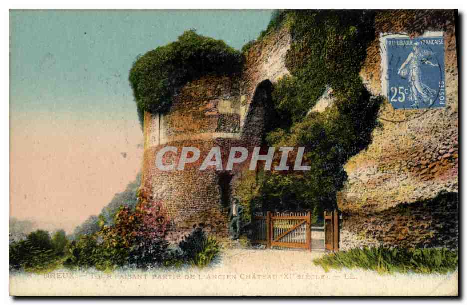 Dreux — Tour faisant partie de l'ancien château du XIe siècle — LL