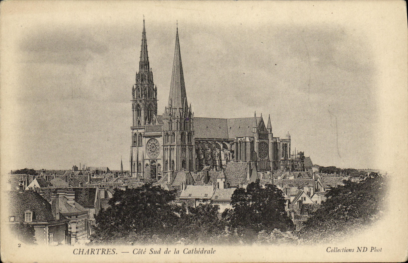 CPA Chartres Cote Sud de la Cathedrale