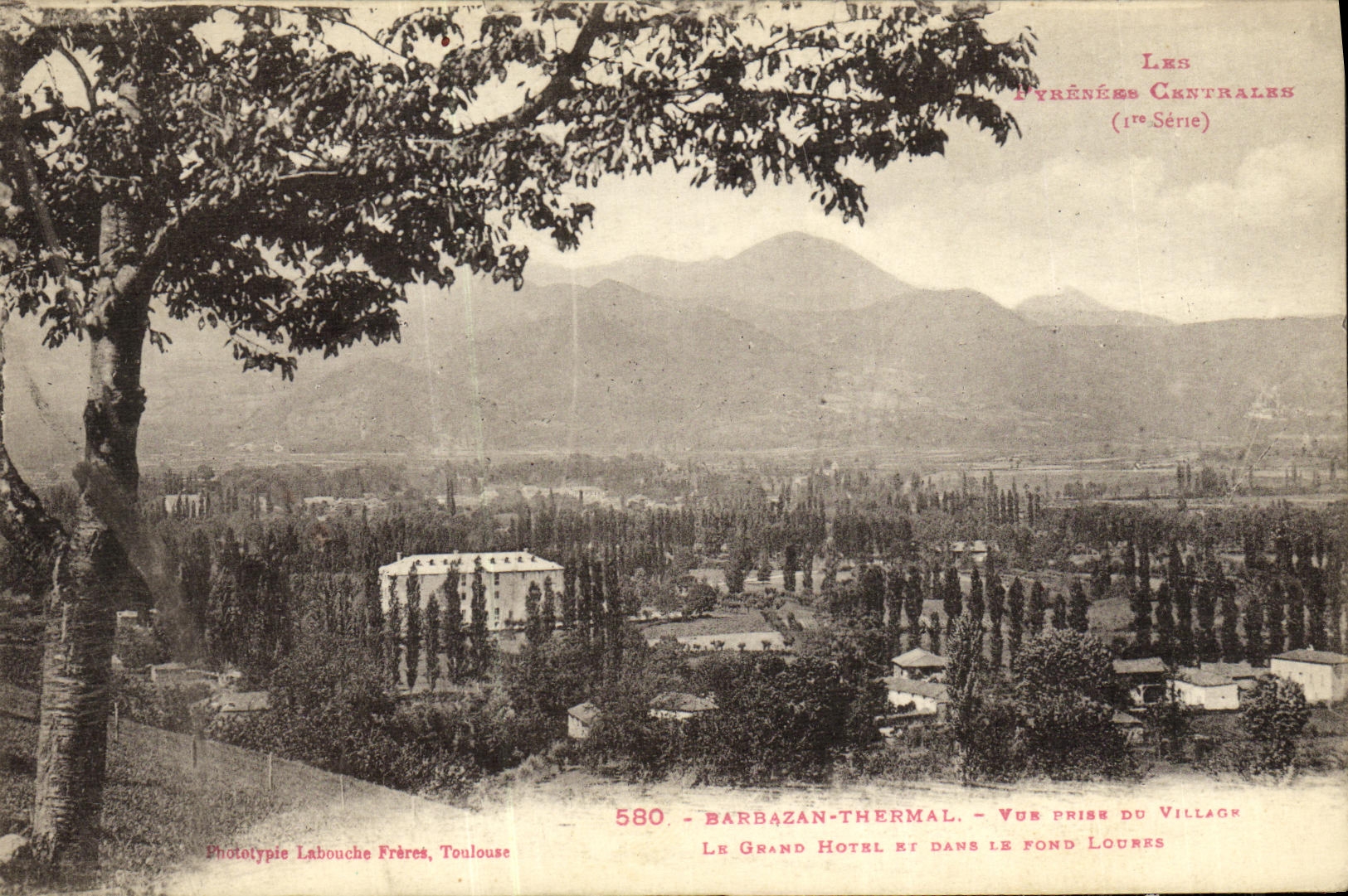 CPA Barbazan Thermal Vue prise du Village Le grand hotel et dans le fond Loures