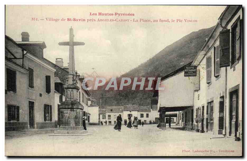 CPA Village de St Savin pres Argeles Gazost La Place au Fond le Pic Viscos