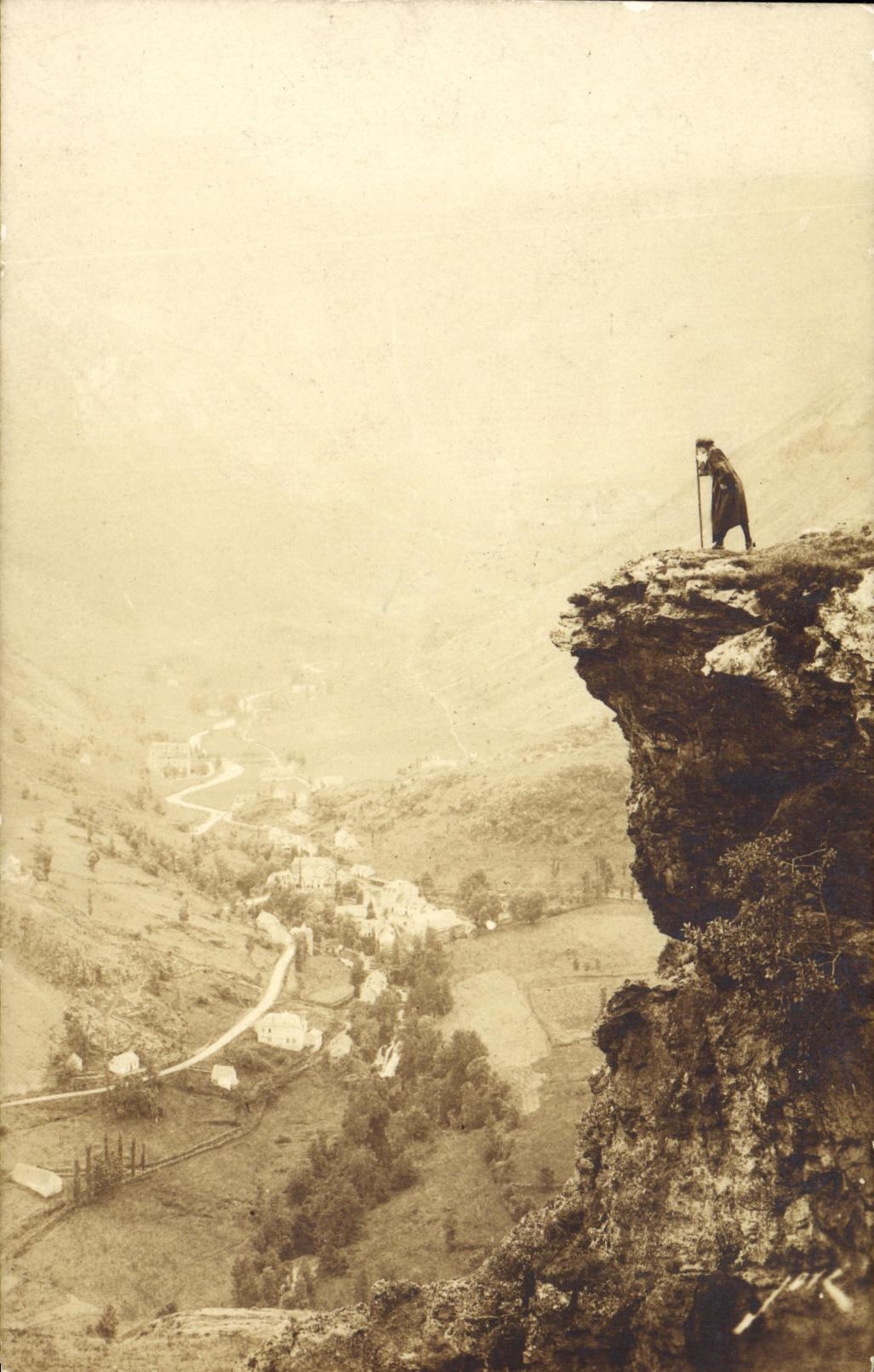 CPA Gavarnie Vue d ensemble Au fond le cirque et la grande cascade