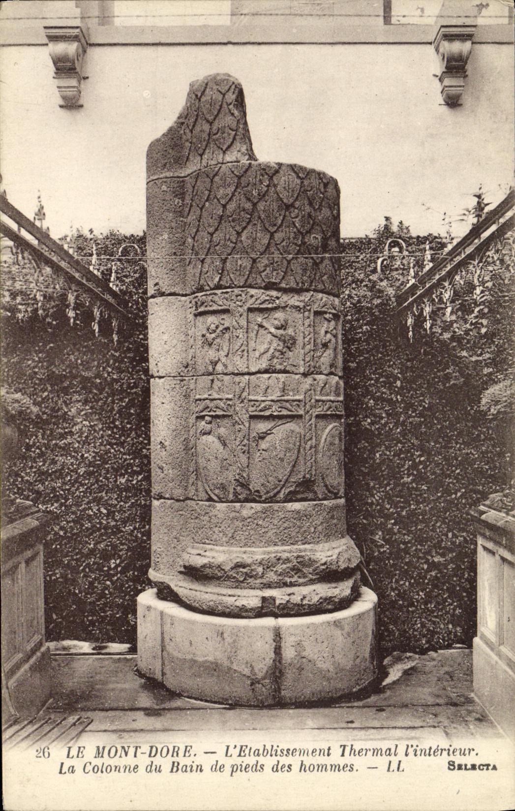 CPA Le Mont Dore L Etablissement Thermal L interieur La colonne du bain de pieds des hommes