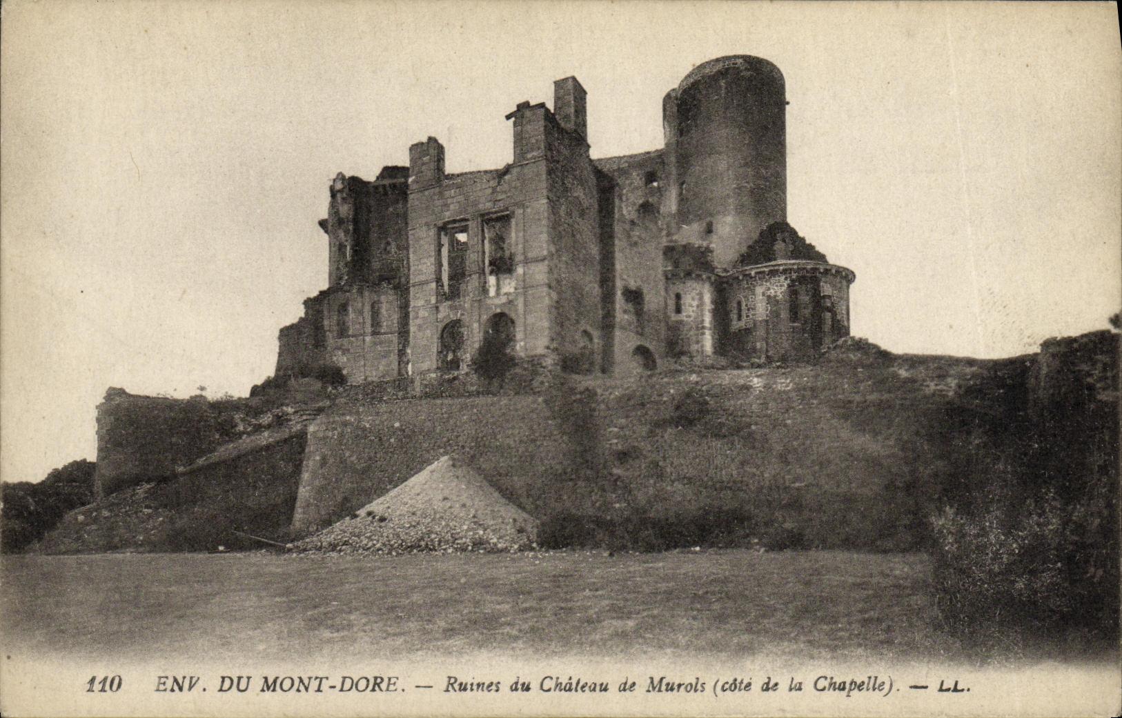 Ruines du Château de Murols — côté de la Chapelle — LL. — N° 110