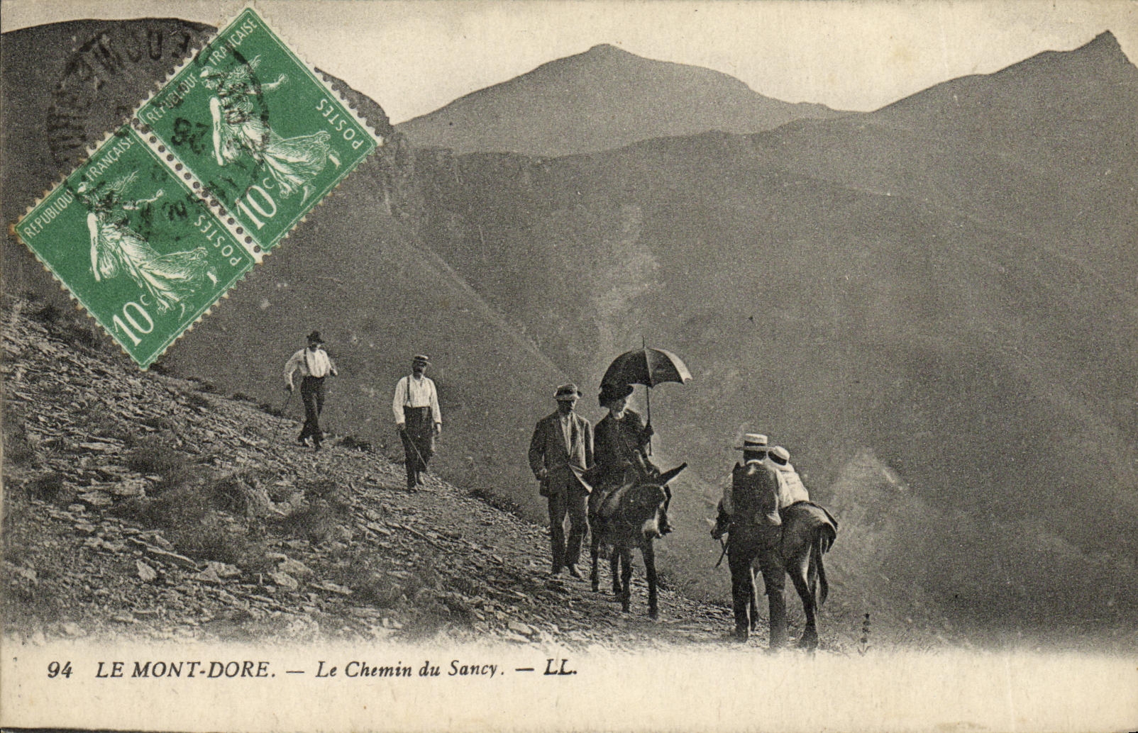 CPA Le Mont Dore Le Chemin du Sancy Ane Mule