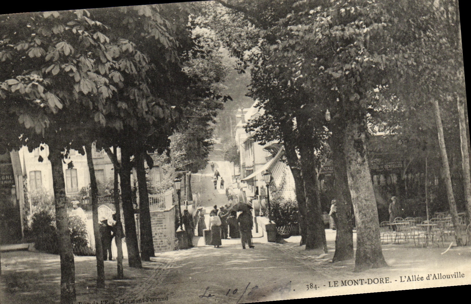 CPA Le Mont Dore L Allee d Allouville