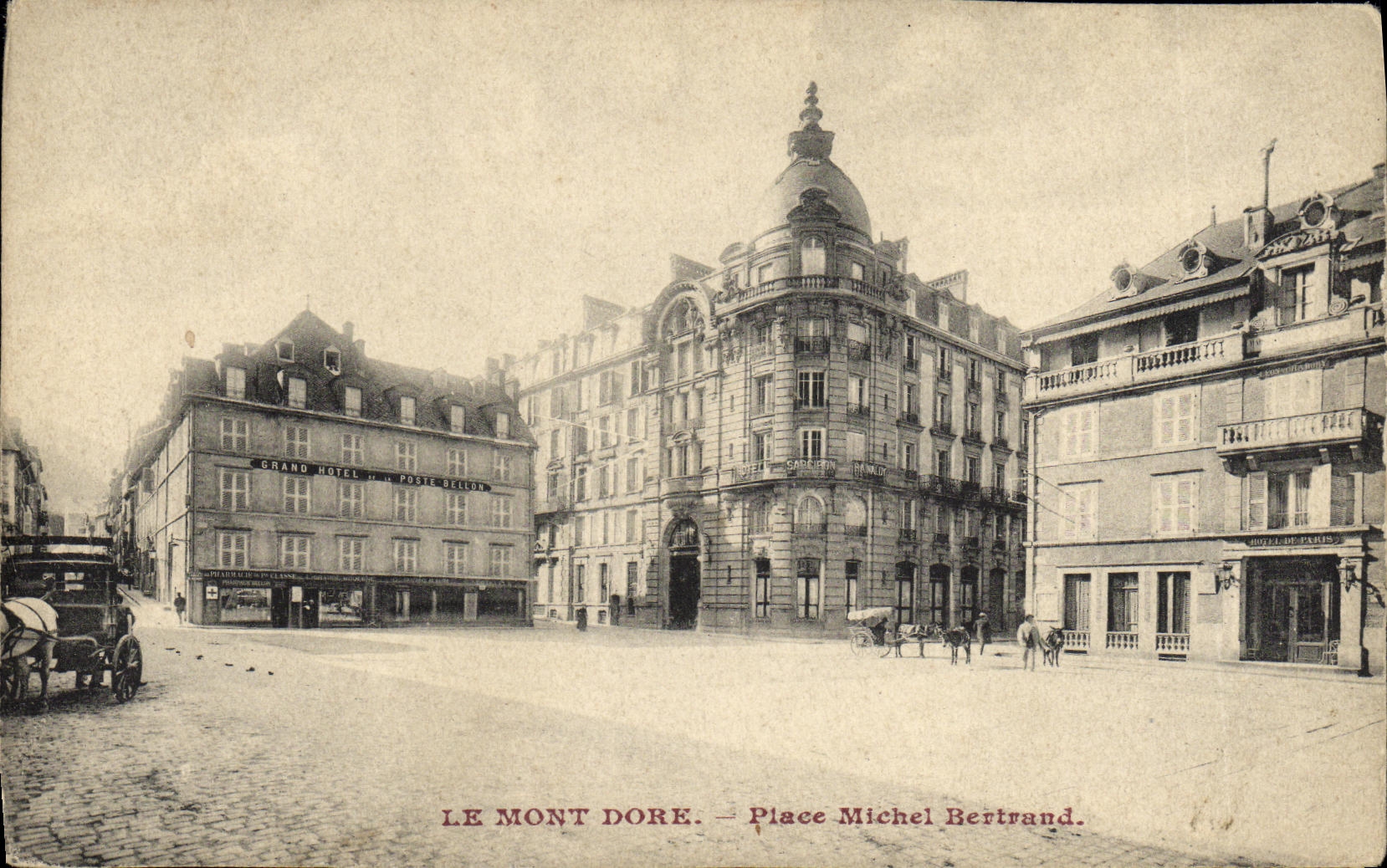 CPA Le Mont Dore Place Michel Bertrand