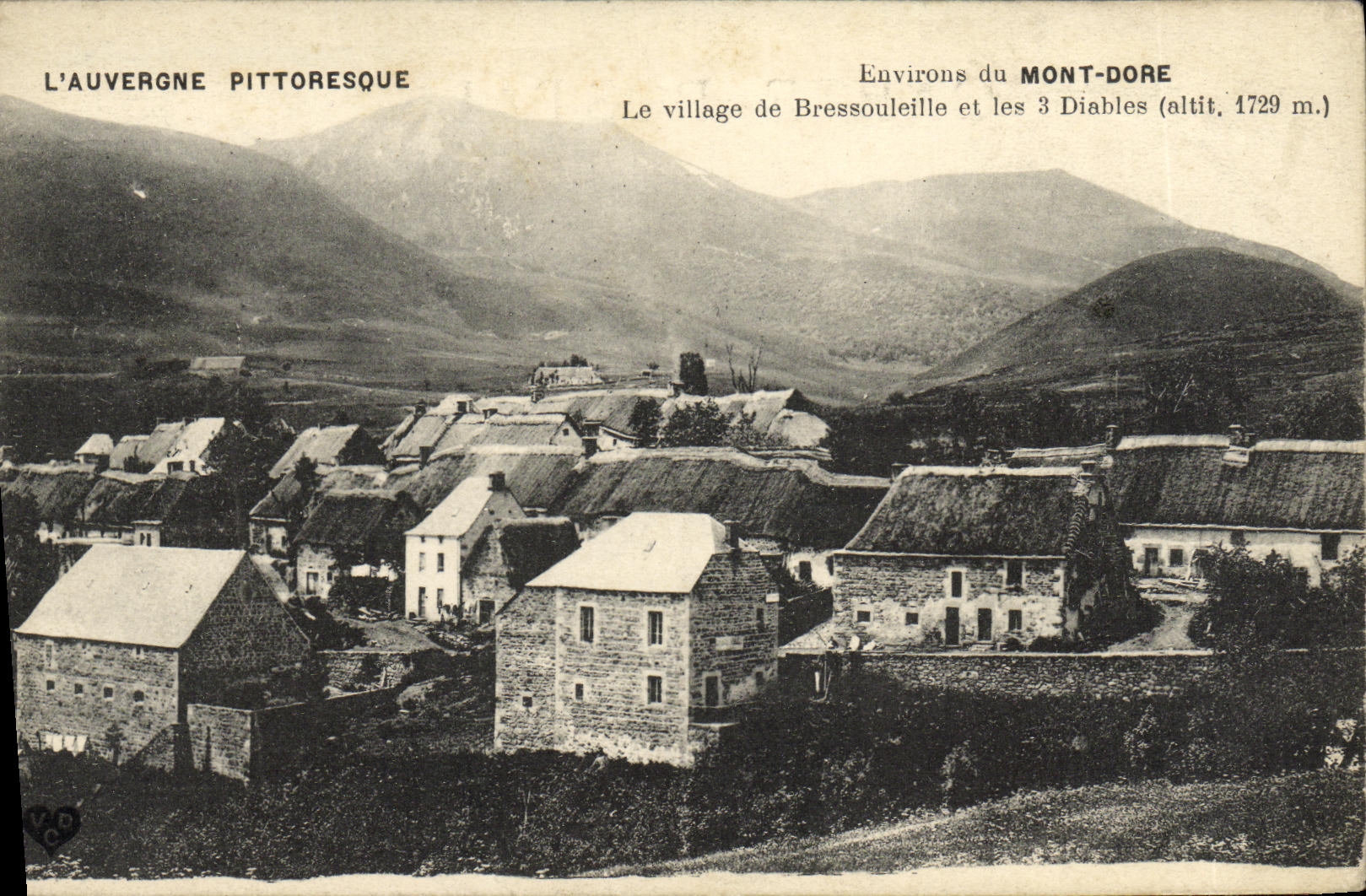 Le village de Bressouleille et les 3 Diables — Environs du Mont-Dore (alt. 1729 m.) — Imprimerie Phototypique de la Havane - Clermont